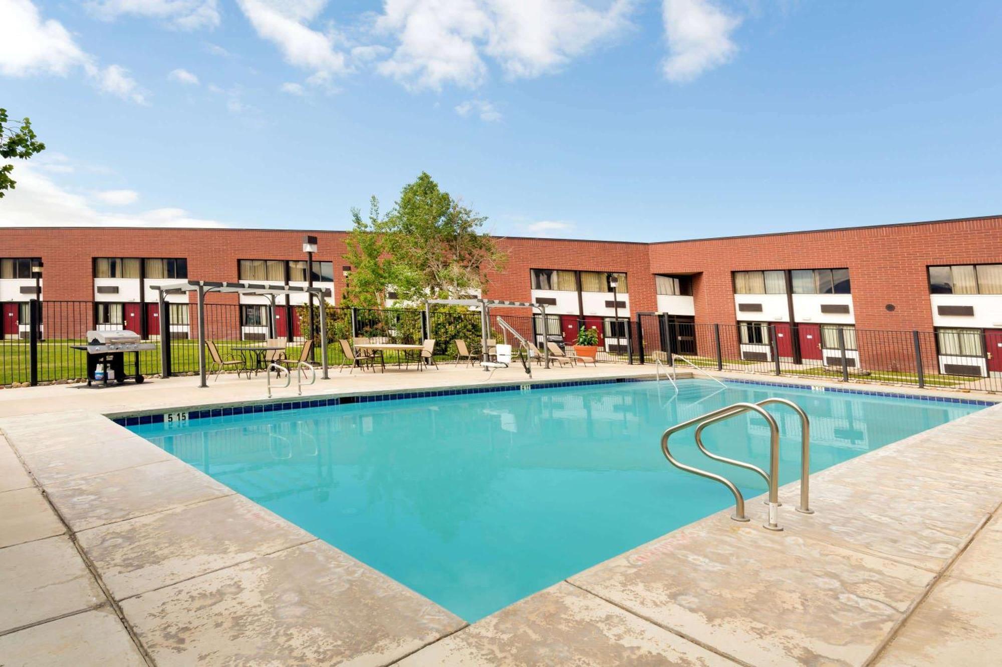 Ramada By Wyndham Cedar City Exterior photo